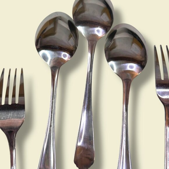 Cambridge Stainless Steel Flatware Set 12-Piece Silverware Forks & Spoons - Picture 9 of 14